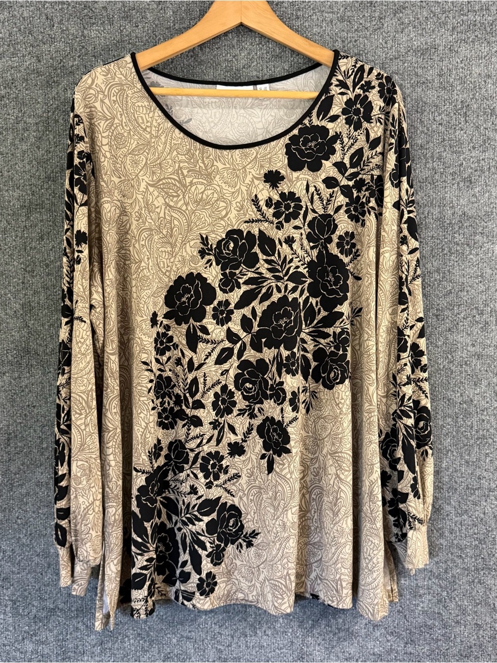 Susan Graver Womens 2X Liquid Knit Tunic Blouse Floral Paisley Tan Black Stretch
